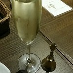 トラットリア クアルト - 【2015年11月忘年会】飲み放題のスパークリング、呼び鈴