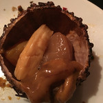 黒猫夜 六本木店 - 前菜盛り合わせの中の雲丹の紹興酒漬け