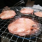 Akakara - タンを焼いてます