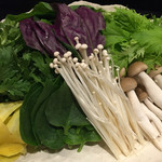 長堂屋 - しゃぶしゃぶの野菜は沖縄野菜てんこ盛り