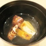 三谷 - 気仙沼産松茸のお吸い物