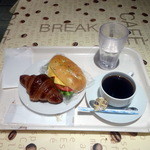 ポラリス - クロワッサン180円、ツナトマトチーズフォカッチャサンド200円、コーヒー300円
