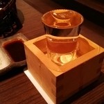 串揚げ 串亭 - なみなみと注がれた日本酒♪呑兵衛にはたまらん♪