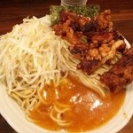 旨辛ラーメン 表裏 - 麺+から揚げ