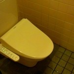 手打ちうどん 団平 - 奥にウォシュレット完備