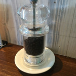 中華そば カリフォルニア - コショーは、粗挽き。