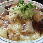 中華そば カリフォルニア - 本日の裏メニュー。ワンタンチャーシューの黒。800円