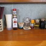 ストライプ ヌードルズ - 卓上の調味料