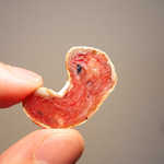 キュルノンチュエ - 白かび熟成。ドライソーセージではあるが、中はキラキラルビー色☆