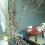 円らく 所沢荘 - 外からの店内