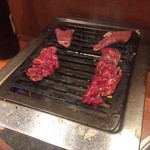 ハラミとレバ焼いてるとこ