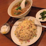 美山飯店 - ランチの『チャーハンと半ラーメン』（７００円）２０１５年１１月