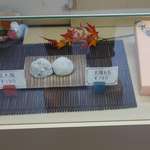 小倉屋 - 小倉屋のメニューは豆大福130円と大福もち130円の2種類のみとシンプル。