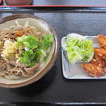 やまだうどん - 肉うどん　４００円　鶏の唐揚げ　１２０円