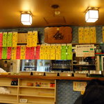 ひかり寿司 - ２階のカウンター。気になるメニューも・・・