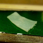 鮨駒 - ［2015/11］酒肴④ 烏賊の刺身：烏賊のワタで作ったタレでいただく。