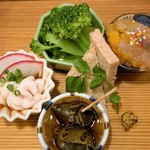 土と青 - つまみ盛り 1,260円＝15年11月　バイ貝、白子、パテ‥