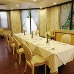 ガラスが多く明るいお部屋