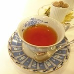 コート ル・ヴァン - ランチコースの最後につく紅茶（コーヒーも選択可）