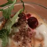 アノニム - 赤ピーマンと木苺のプディングカルピスソース