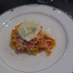 ラ クチーナ ヴェンティトレ - トマトソースのパスタ　モッツァレラ