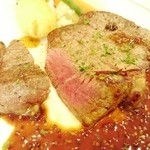 コート ル・ヴァン - 【秋の味覚ランチ】レアでお願いした牛フィレ肉のステーキ