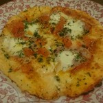 バニヤン - ベーコンとトマトバジルのピザ