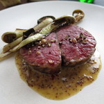 Felicelina - 常陸牛ロースト 白ワイン風味マスタードソース ラディッキオ添え