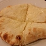 アーンドラ・ダイニング - チーズクルチャ