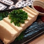 和鶏屋 - H.27.7.12.夜 塩締め豆腐の冷奴 350円税別