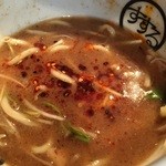 麺や　すする - つけ汁に自家製ラー油を！