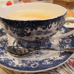 カンタベリーティーハウス - ちびつぬは、マロンティー。
      まろやかなお味で風味も良く、飲みやすい紅茶だよ。
      