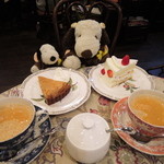 CANTERBURY TEA HOUSE - 英国の雰囲気が漂う中で、美味しい紅茶とケーキを頂きました。
                      このお店が阿倍野にあったらしょちゅう通うのになぁ・・・
                      弁天町に来ることがあったらまた来ようね♪
                      