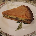 カンタベリーティーハウス - こちらの、ナッツのタルトがめちゃめちゃ美味しいよ～♪
      ナッツが惜しげもなくたっぷり入ってて、
      タルト生地もサクサクしてて香ばしく、甘さも控えめ。
      これはまたぜひ食べてみたい！