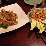 アジアンキッチン サワディー - パッシーユー ＆青パパイヤとトマトサラダ(ソムタム) 