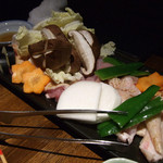 隠れ庵 無玄 - 里っこ地鶏と野菜の溶岩焼き