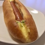 粉とクリーム - 本日のポンイツ。  自宅にて。惣菜パソはカレーかウインナーにかぎる。  