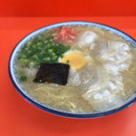 丸好食堂 - 出汁の効いたラーメン
            少しだけ癖あり
            最初から紅生姜入れないでー