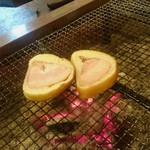 つるりんどう - 『くんちゃまベーコン』は炭火で軽く焼いてもらいました(^^)/