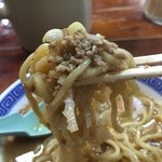 栄勝軒 - 挽肉が麺に絡み付く。