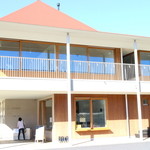 恋する豚研究所 - 店舗駐車場から