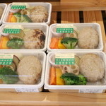 恋する豚研究所 - ハンバーグ弁当も売ってる