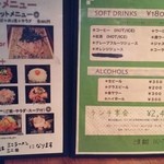 とり鉄 - ランチメニューは、ラーメンか蕎麦と、丼とを組合せて８００円だ。