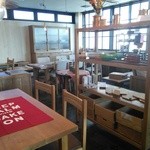 BENCH coffee - ２階の家具店