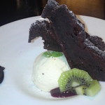 ナミヘイピザ - カラメルチョコバナナとバニラアイスクリーム