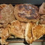 肉バル 肉食男女 - 5種類の肉食べ放題　最初の皿