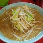 ラーメン普通盛野菜小750円