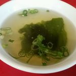 福軒 - 焼きめしについてくるわかめスープ