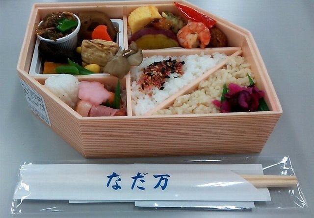 弁当 なだ万 南座のお食事処・売店