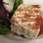 フチテイ ア ヴ - 帆立のファルスと茸のテリーヌのアップ